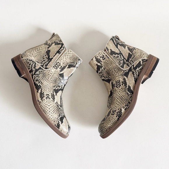 New Franco Sarto Marcus Snake Bootie Ankle Boot Leather Classic Minimalist US 9 - Picture 1 of 10